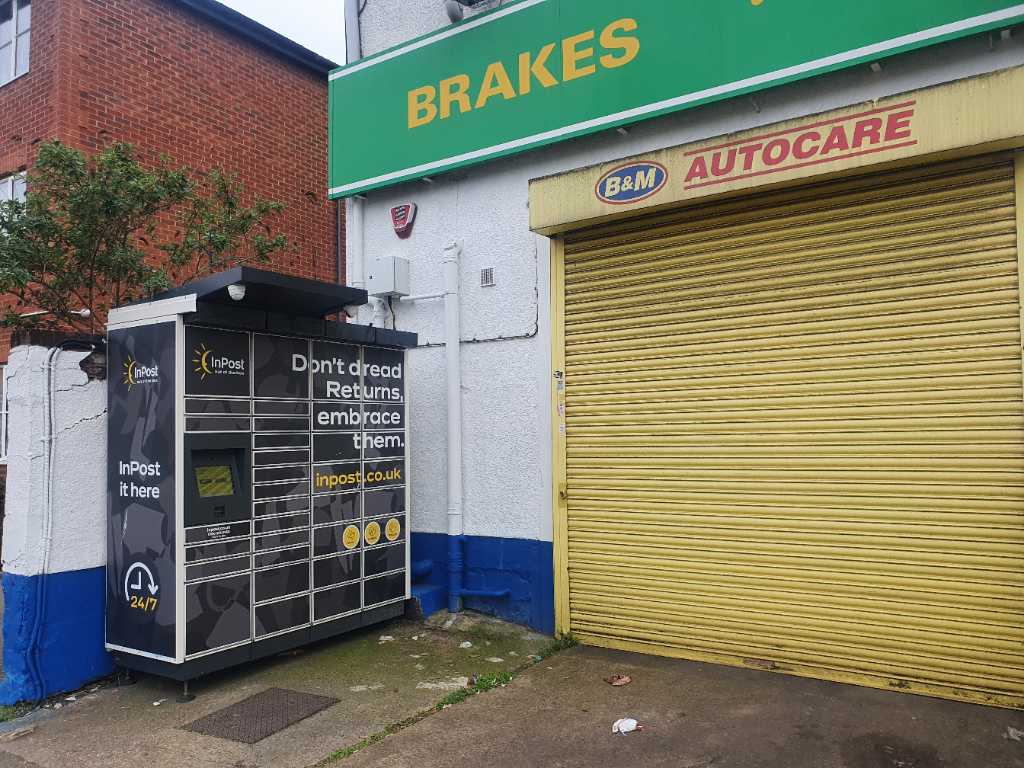 InPost locker at 3 Cedar Avenue 24/7 InPost Locker - B&M Autocare, London