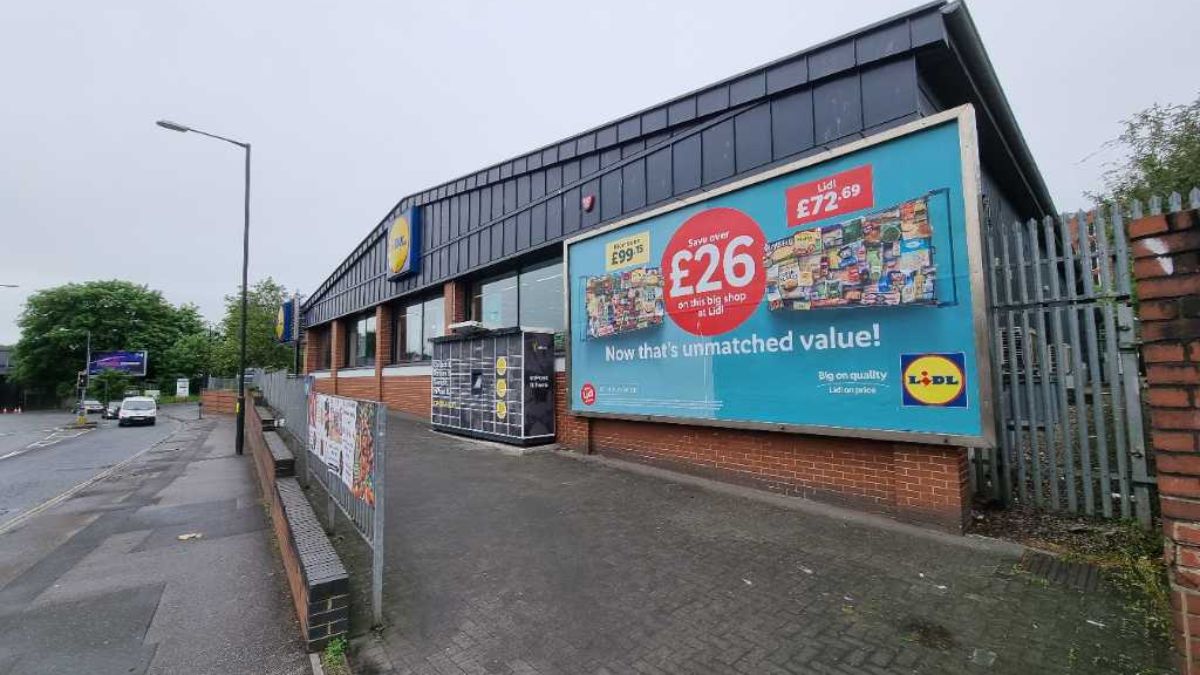 InPost locker at Sheene Road, Bedminster 24/7 InPost Locker - LIDL Bedminster, Bristol