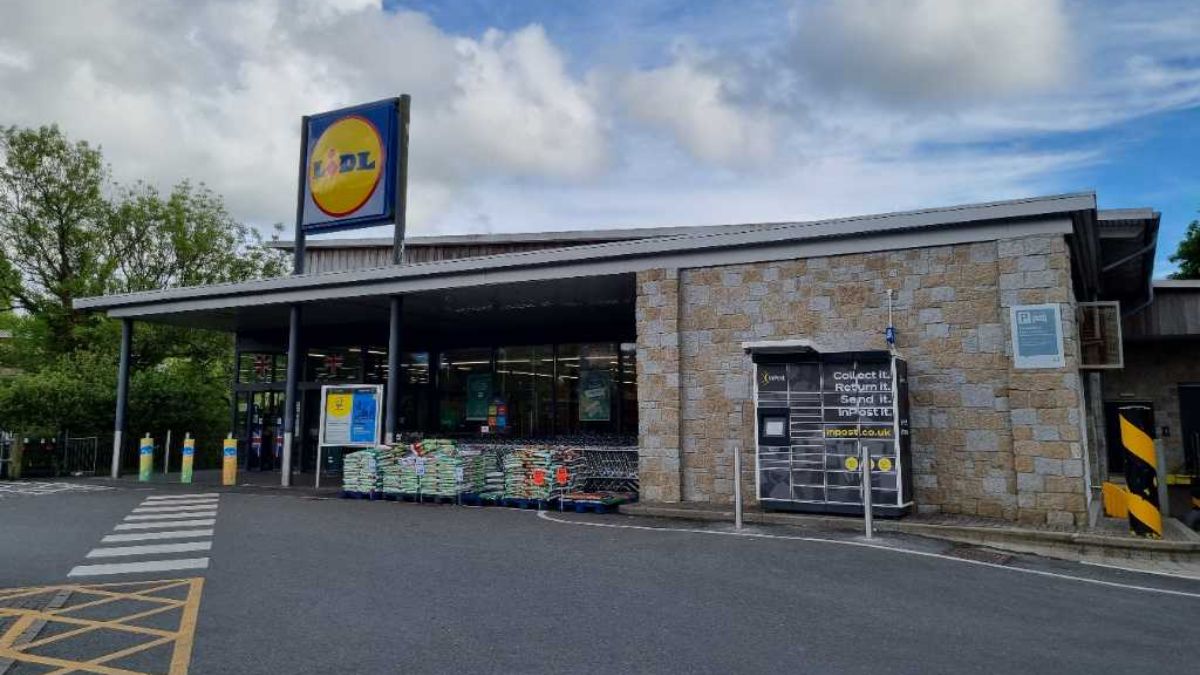 InPost locker at Penzance Road 24/7 InPost Locker -  LIDL Helston, Helston