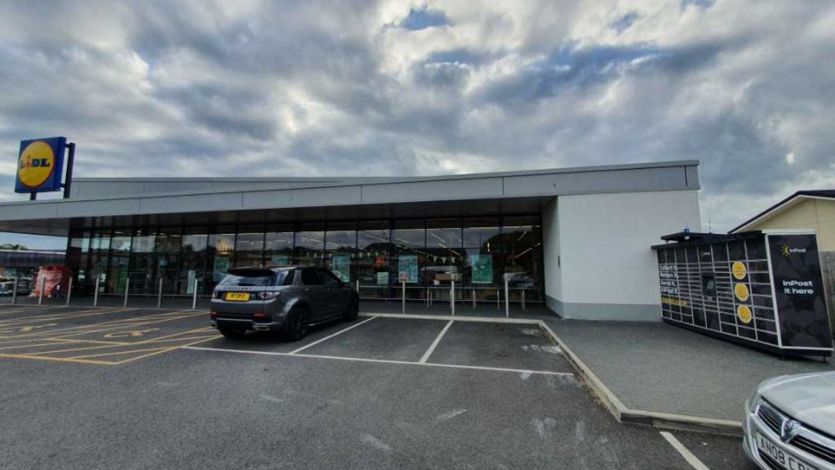 InPost locker at Common Lane North, Waveney 24/7 InPost Locker - LIDL Beccles Common Lane North, Beccles