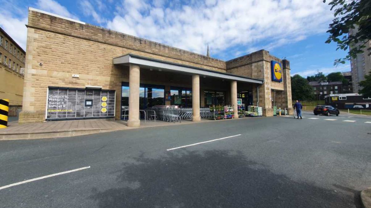 InPost locker at 83 Haley Hill,  Calderdale 24/7 InPost Locker - LIDL Halifax, Halifax