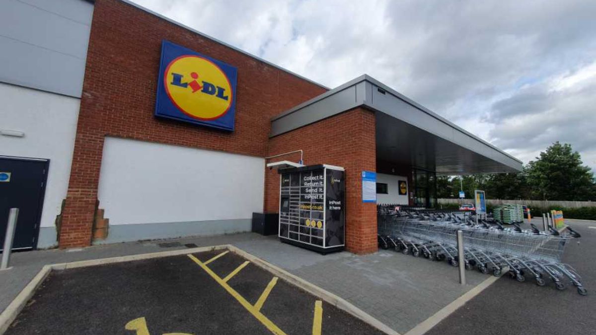 InPost locker at Bridge Street 24/7 InPost Locker - LIDL Witham Bridge Street, Witham