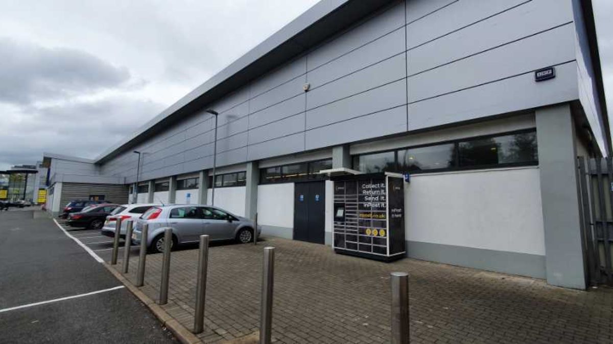 InPost locker at 360/362 Farnham Road 24/7 InPost Locker - LIDL Farnham Road, Slough