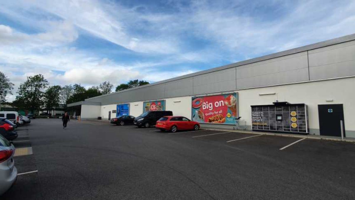 InPost locker at Lupton Road 24/7 InPost Locker - LIDL Wallingford, Wallingford