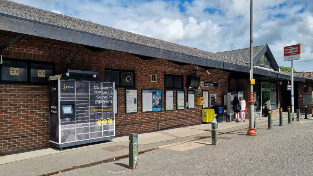 InPost locker at Station Road 24/7 InPost Locker - Oxted Station, Oxted