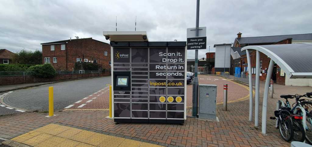 InPost locker at Victoria Road 24/7 InPost Locker - Horley Station, Horley