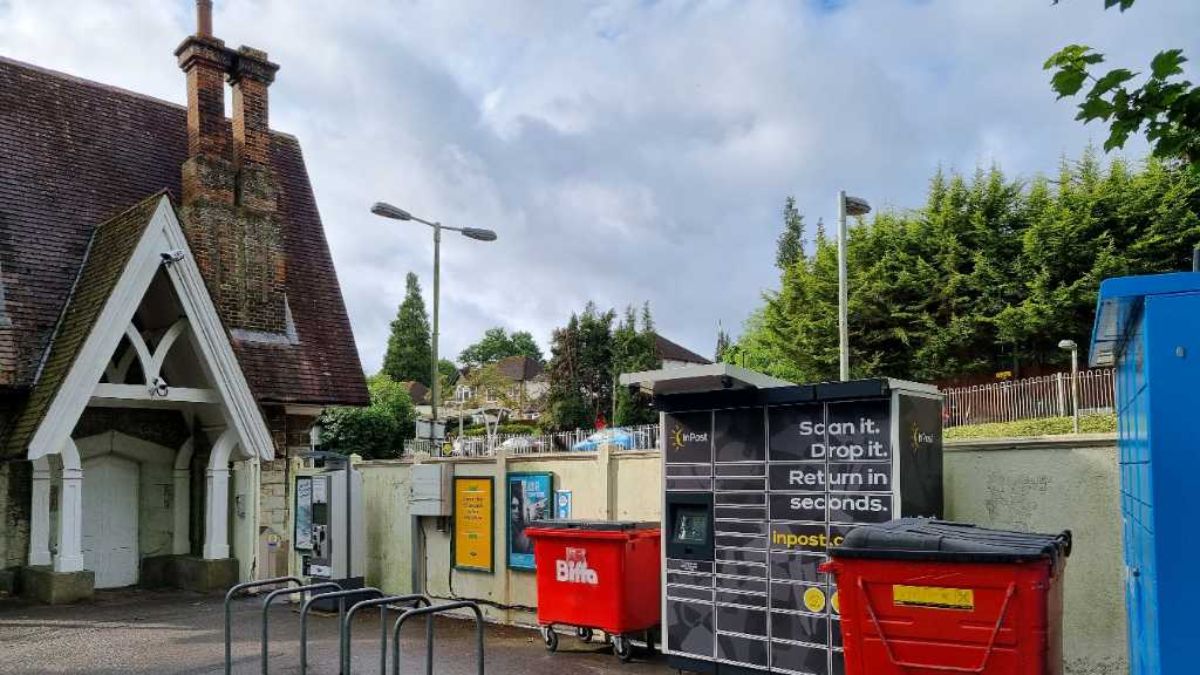 InPost locker at Station Road, Kenley 24/7 InPost Locker - Kenley Station, London