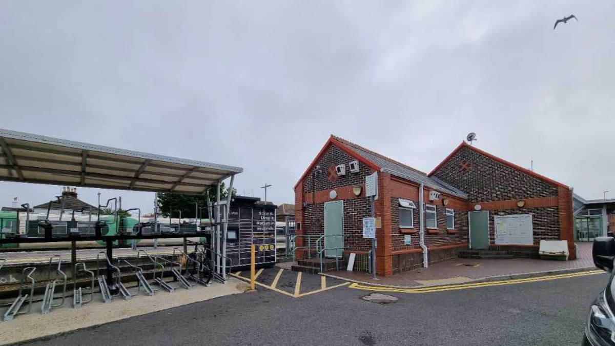 InPost locker at Terminus Road 24/7 InPost Locker - Littlehampton Station, Littlehampton