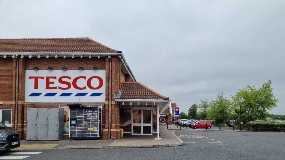 InPost locker at Shripney Drive, North Bersted 24/7 InPost Locker - TESCO SUPERSTORE Bognor Regis, Bognor Regis