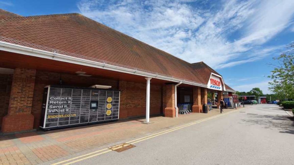 InPost locker at London Road 24/7 InPost Locker - TESCO SUPERSTORE Buckingham, Buckingham