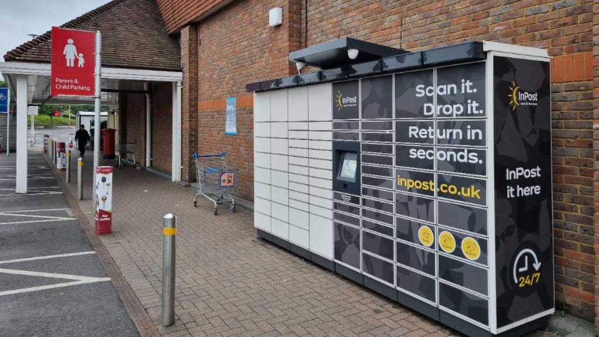 InPost locker at Hammonds Farm, Jane Murray Way, St Johns Common 24/7 InPost Locker - TESCO SUPERSTORE Burgess Hill, Burgess Hill