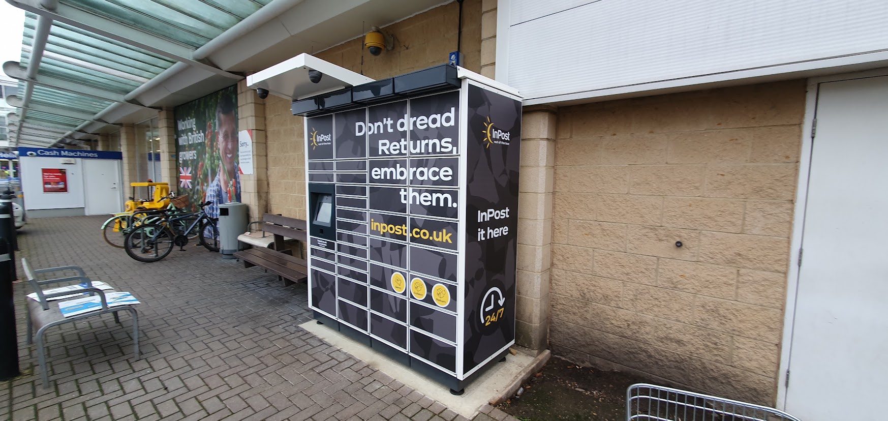 InPost locker at Broadwater Retail Park, London Road, Broadwater 24/7 InPost Locker - TESCO SUPERSTORE Broadwater, Stevenage