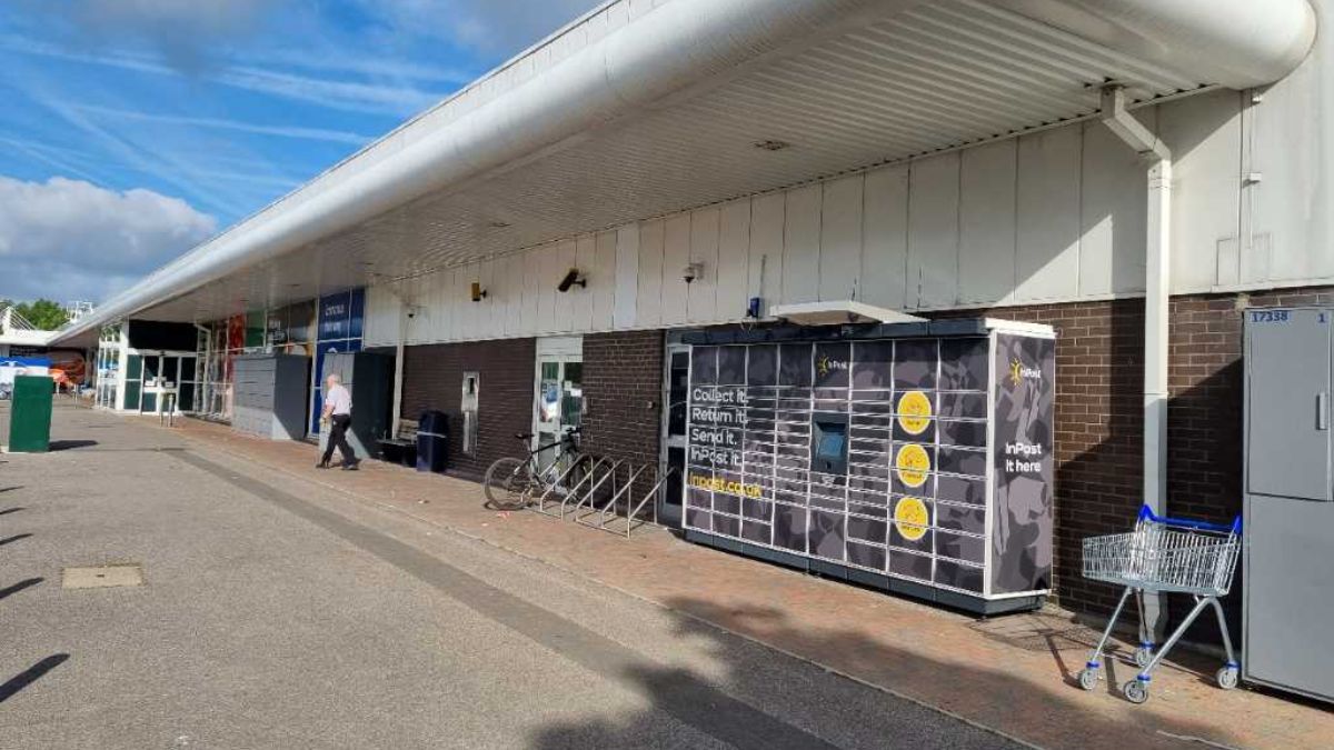 InPost locker at Cygnet View, Lakeside, West Thurrock 24/7 InPost Locker - TESCO Lakeside Extra, Grays