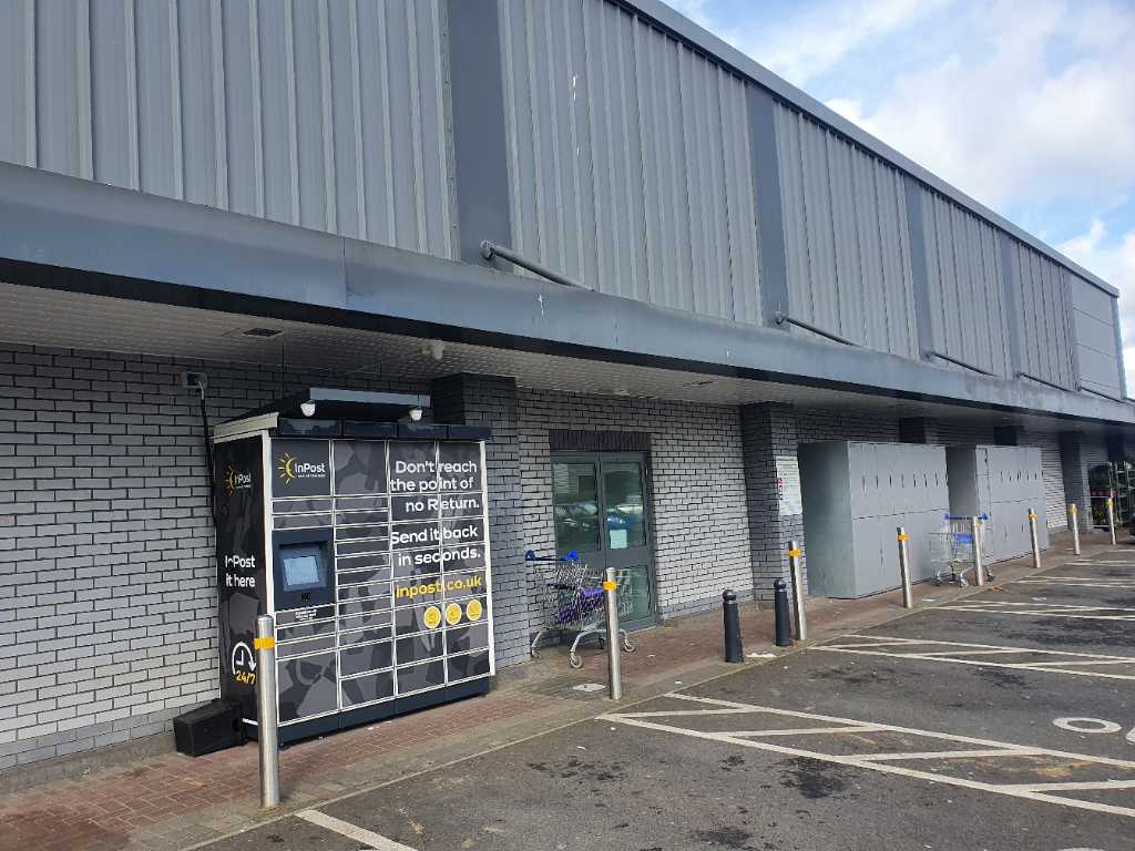 InPost locker at East Road, Mark Hall 24/7 InPost Locker - TESCO SUPERSTORE Harlow, Harlow