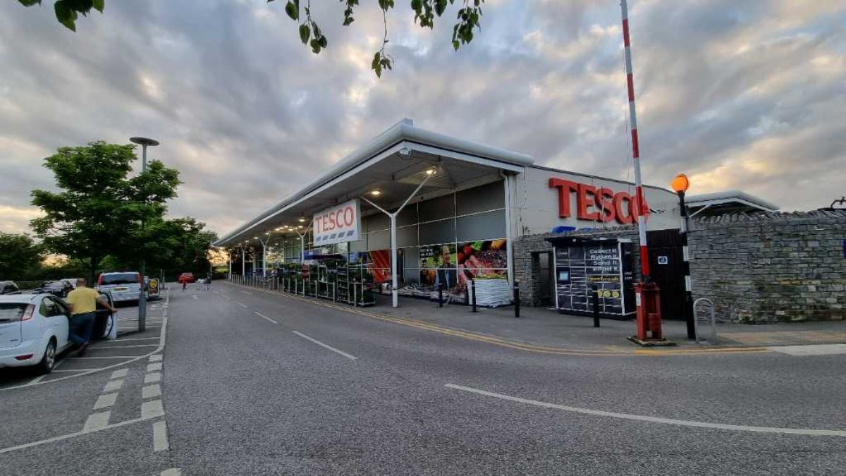 InPost locker at North Street 24/7 InPost Locker - TESCO SUPERSTORE Langport, Langport