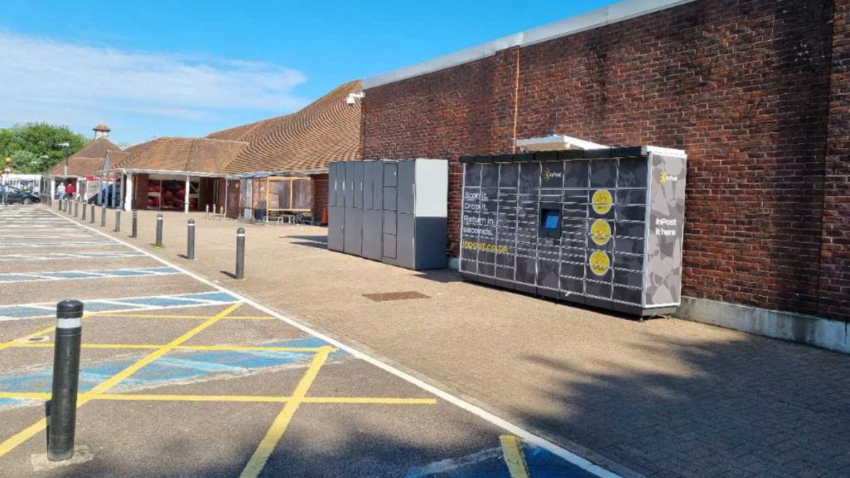 InPost locker at Lunsford Park, Larkfield 24/7 InPost Locker - TESCO Lunsford Park Extra, Aylesford