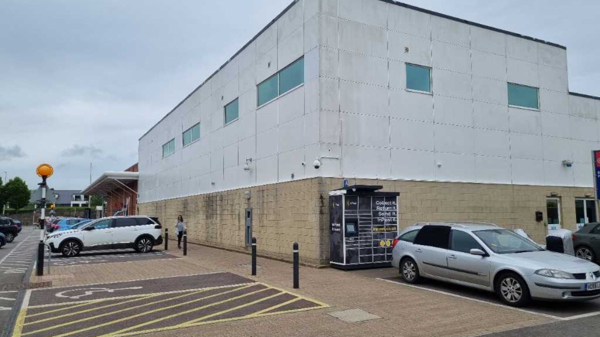 InPost locker at Stock Way North 24/7 InPost Locker - TESCO SUPERSTORE Nailsea, Nailsea