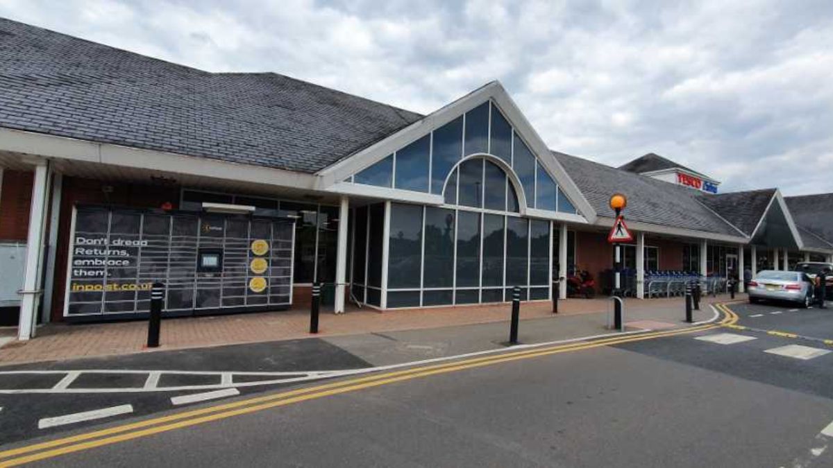 InPost locker at Coldfield Drive, Oakenhshaw, Headless Cross 24/7 InPost Locker - TESCO Redditch Extra, Redditch
