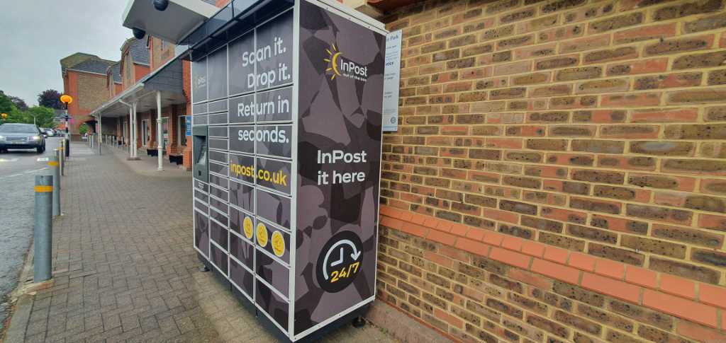 InPost locker at Frogmore Wharf, Harefield Road 24/7 InPost Locker - TESCO SUPERSTORE Rickmansworth, Rickmansworth
