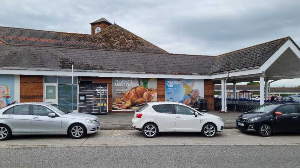 InPost locker at Bourne Centre, Southampton Road, Central 24/7 InPost Locker - TESCO Salisbury 2 Extra, Salisbury