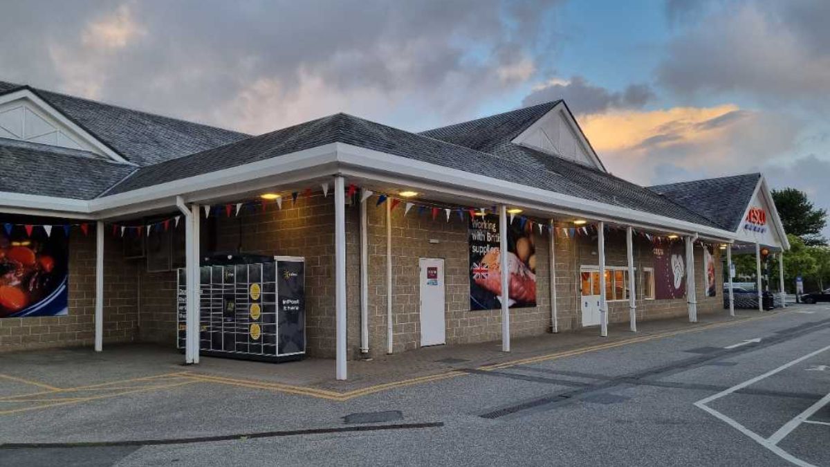 InPost locker at Garras Wharf 24/7 InPost Locker - TESCO SUPERSTORE Truro, Truro