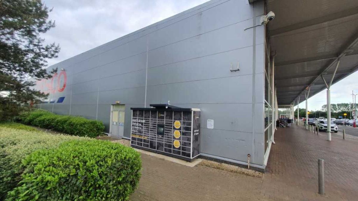 InPost locker at Brook Retail Park, London Road, Burrsville Park 24/7 InPost Locker - TESCO SUPERSTORE Clacton, Clacton-on-Sea