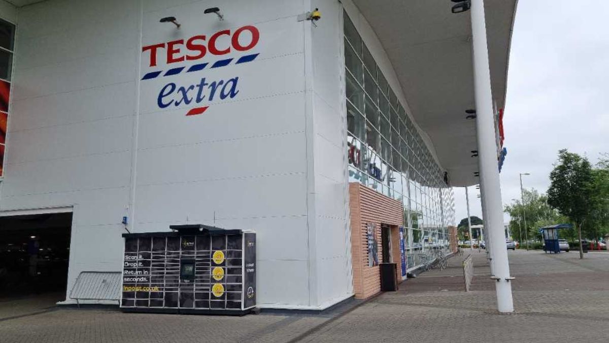 InPost locker at Solent Road, Bedhampton 24/7 InPost Locker - TESCO Havant Extra, Havant