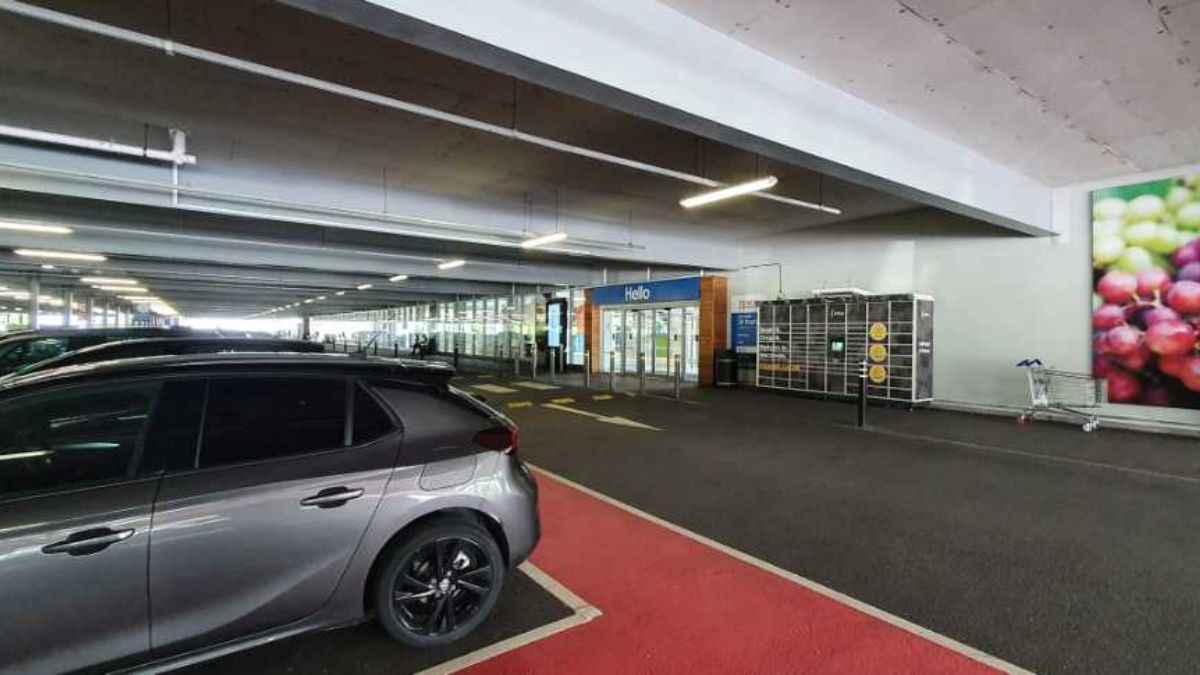InPost locker at Town Gate Retail Park, Birmingham Road 24/7 InPost Locker - TESCO Dudley Extra, Dudley