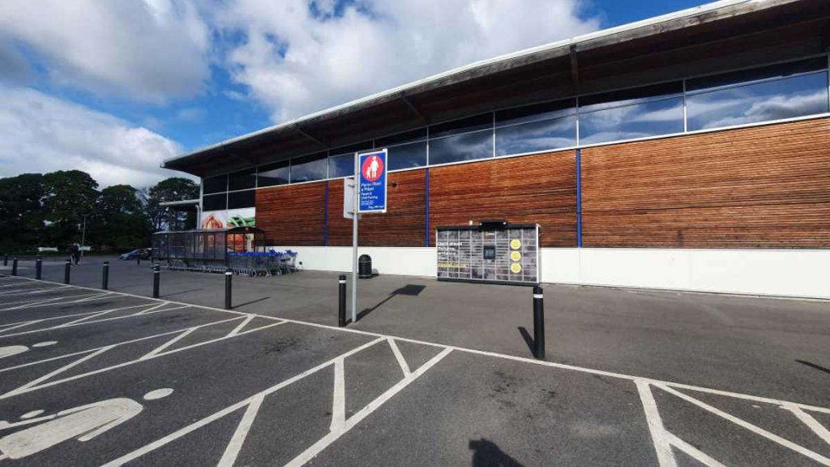 InPost locker at Wind Road 24/7 InPost Locker - TESCO SUPERSTORE Ystradgynlais Wind Road, Ystradgynlais