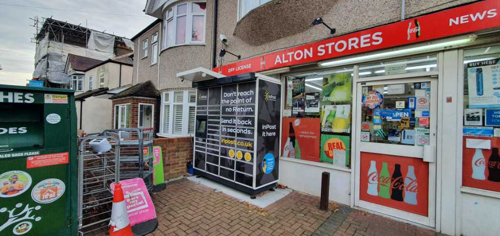 InPost locker at 37 Kneller Road 24/7 InPost Locker - Alton Stores, Twickenham