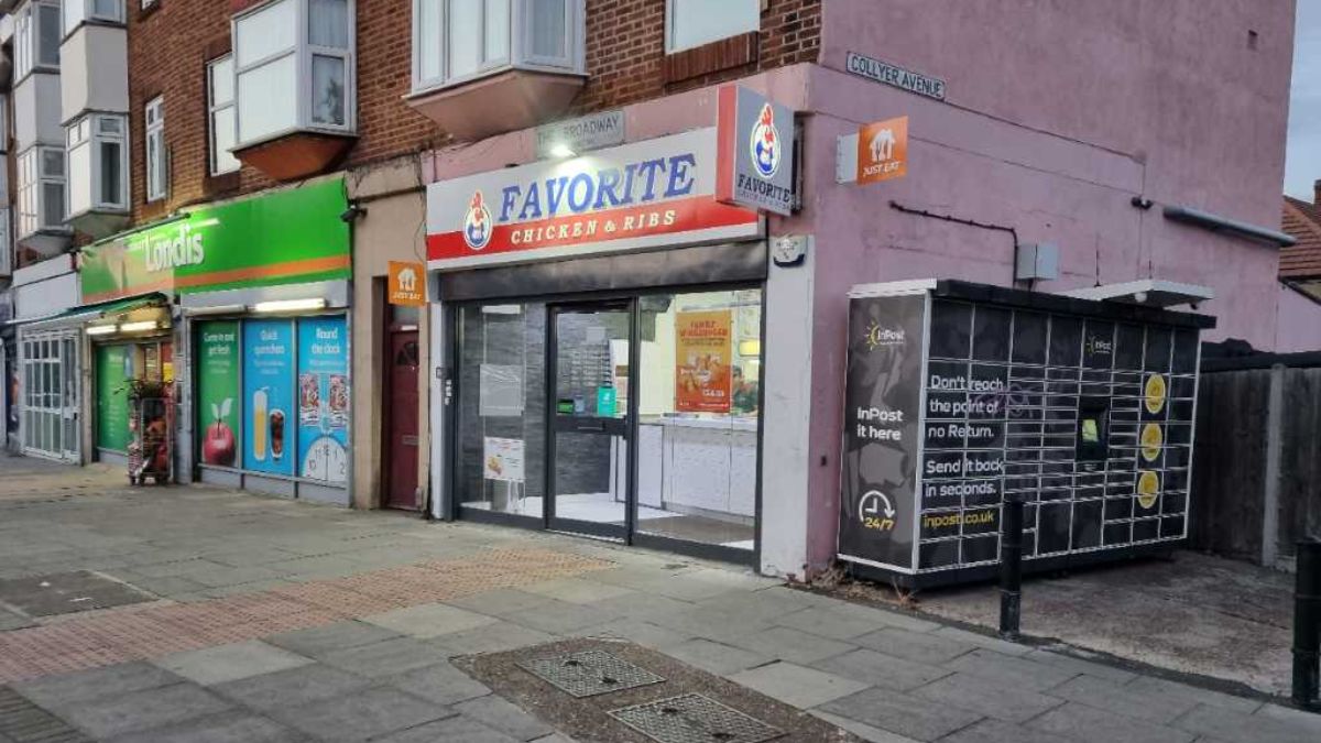 InPost locker at 21 The Broadway 24/7 InPost Locker - Londis Beddington, London