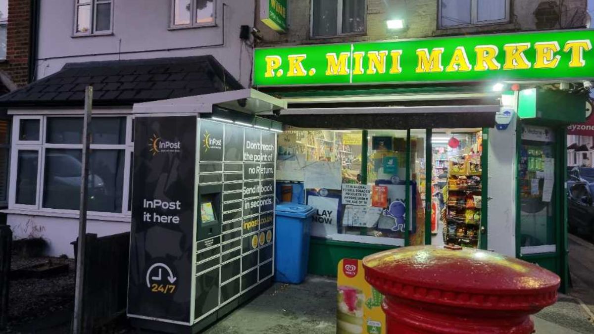InPost locker at 56 Demesne Road, Wallington 24/7 InPost Locker - D.A.R. Mini Market, London