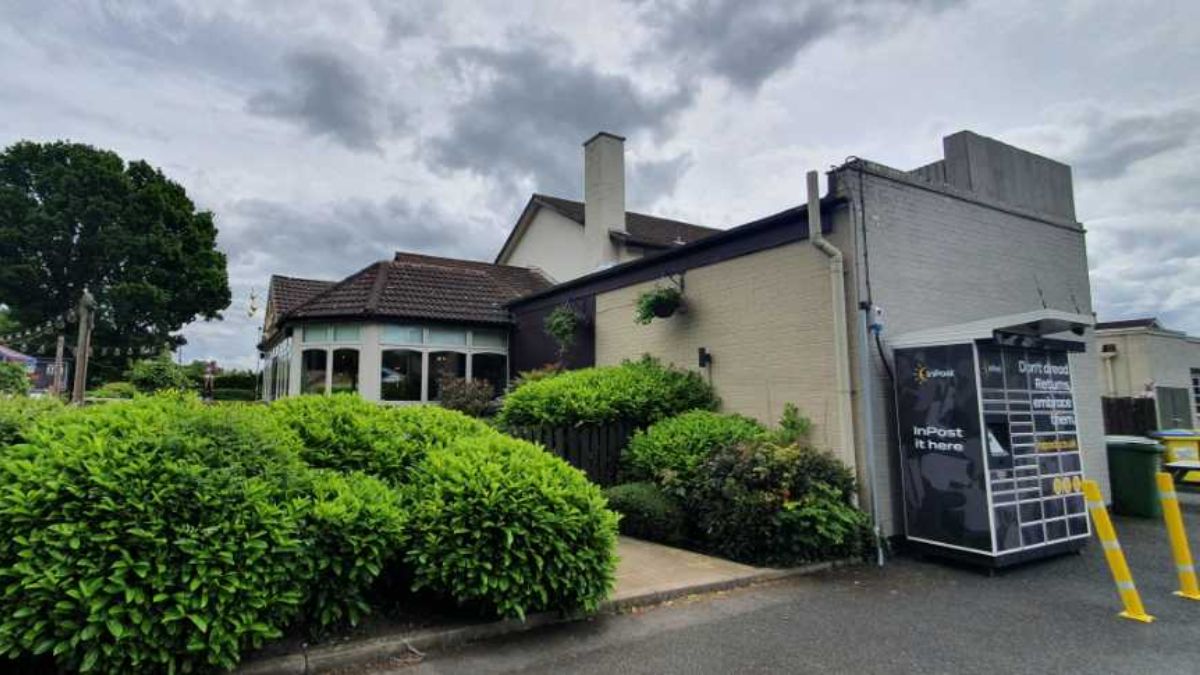 InPost locker at Deer Park road, Fazeley 24/7 InPost Locker - Marstons Longwood, Tamworth