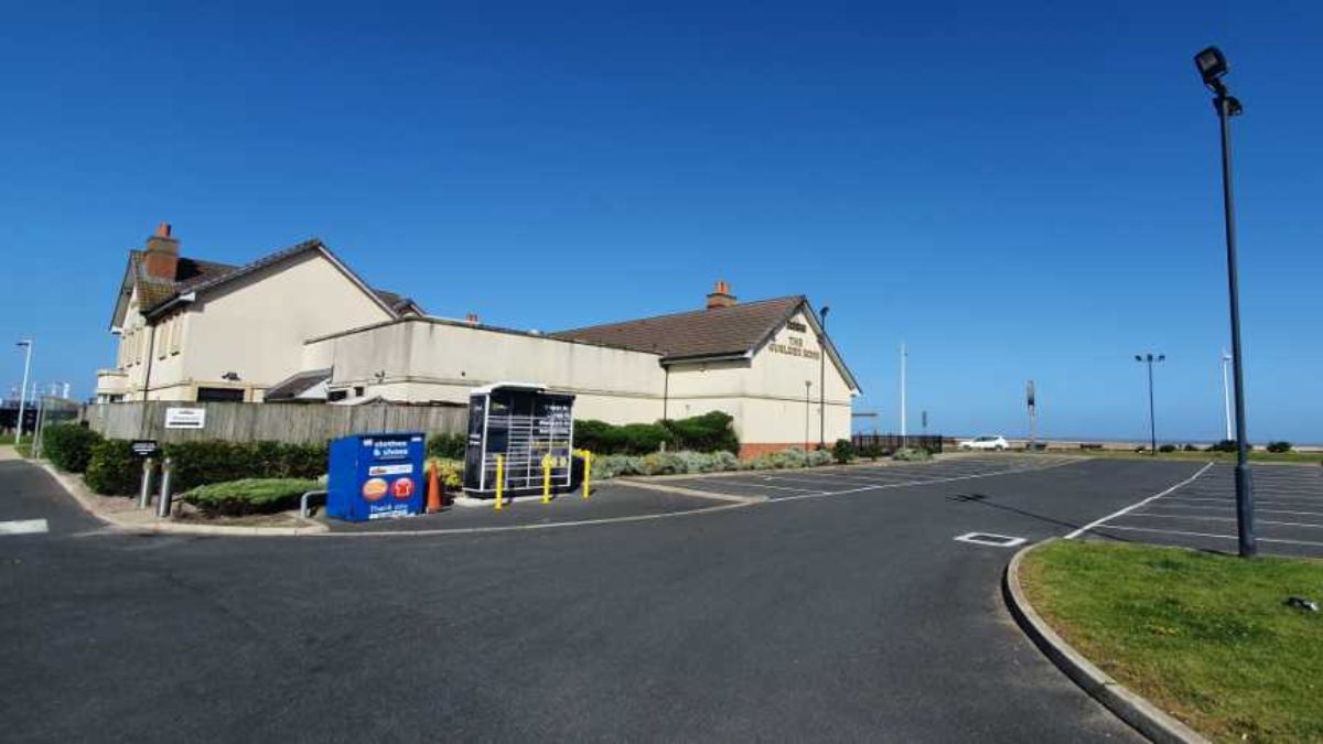 InPost locker at 50 Marine Drive 24/7 InPost Locker - Marstons The Guelder Rose, Southport