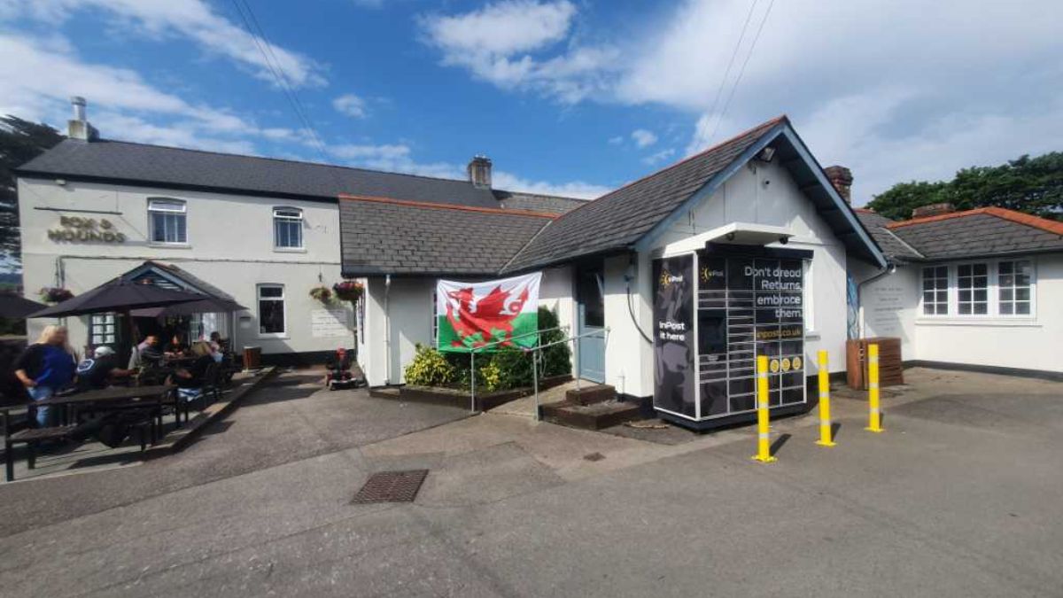 InPost locker at Old Church Road 24/7 InPost Locker - Fox & Hounds Hotel, Cardiff