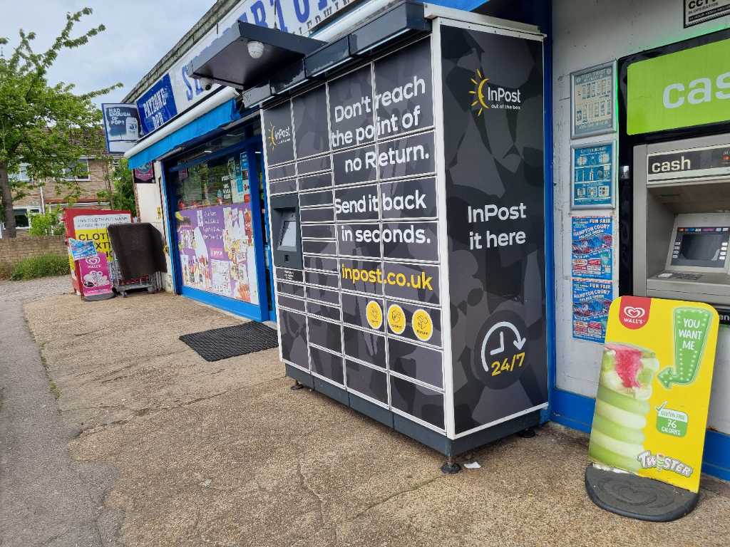 InPost locker at 135 Green Lane, Shepperton 24/7 InPost Locker - Shepperton Superstore Limited, London