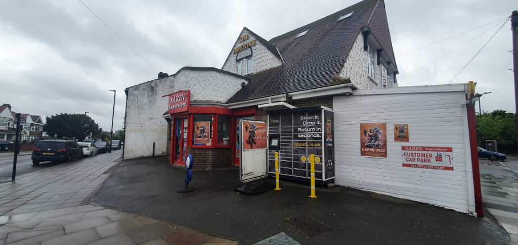 InPost locker at North Road 24/7 InPost Locker - Sarin Superstore, Southall
