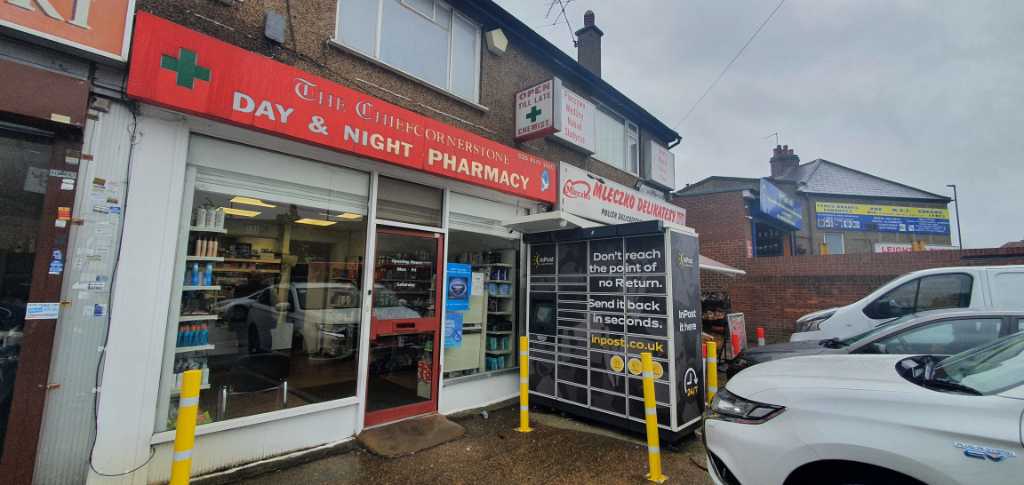 InPost locker at 4 Eastmead Avenue 24/7 InPost Locker - Chief Cornerstone Pharmacy, Greenford