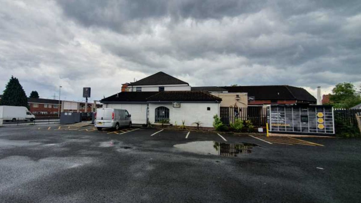 InPost locker at Birchfield Lane 24/7 InPost Locker - The Bulls Head Bar & Grill, Birmingham
