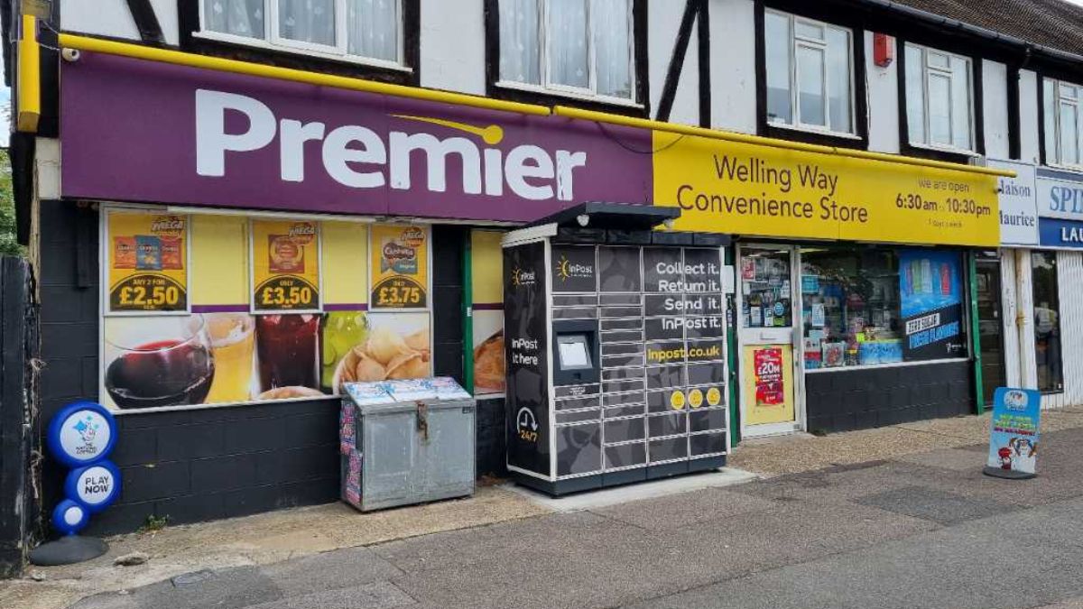 InPost locker at 8, 10A Welling Way, Welling 24/7 InPost Locker - Premier Welling Way, London