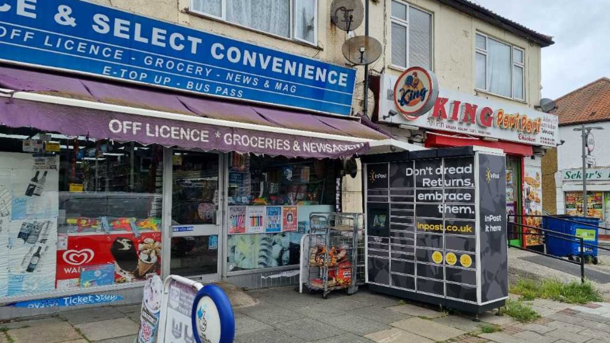 InPost locker at 52 Central Road, Morden 24/7 InPost Locker - Choice & Select Convenience, London