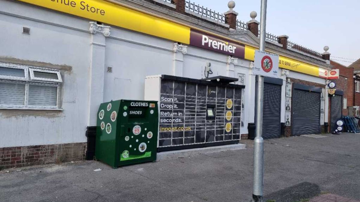 InPost locker at 59 Sturdee Avenue, Gillingham 24/7 InPost Locker - Premier Gillingham, London
