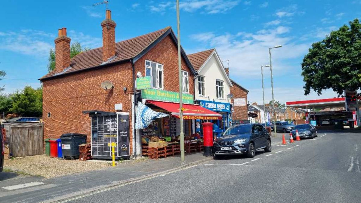 InPost locker at 6 Bridge Road Farnborough 24/7 InPost Locker - Noor Halal Butchers & Grocers, London