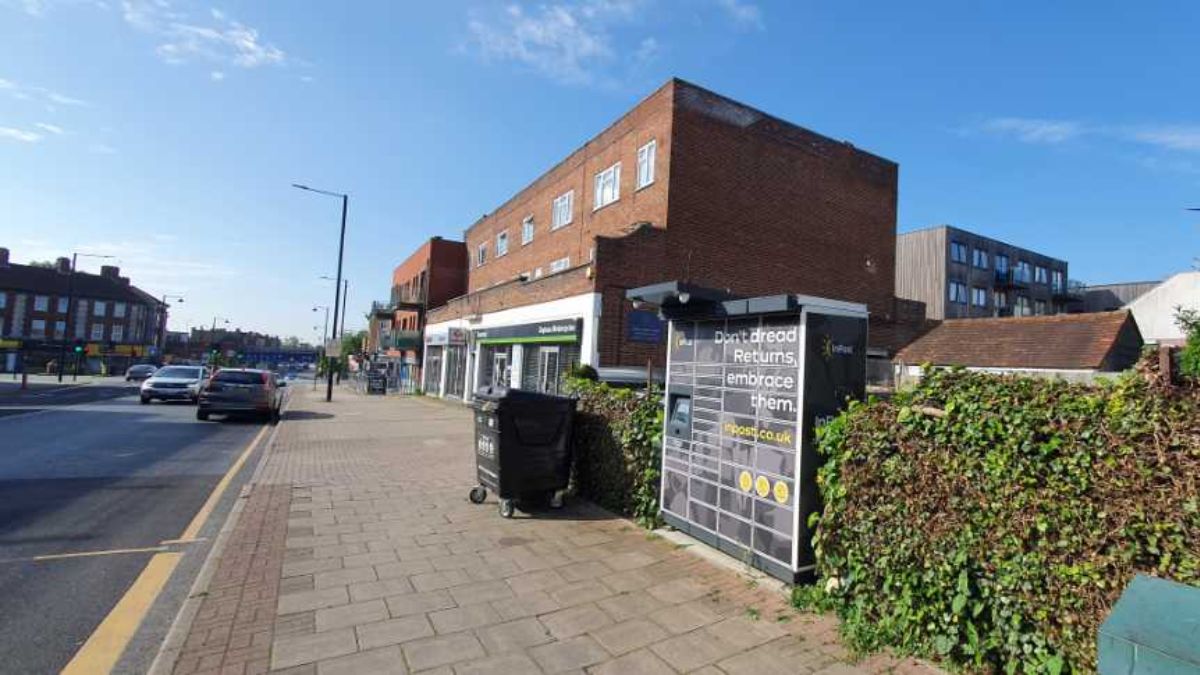 InPost locker at 134 Manor Way 24/7 InPost Locker - Greg Hall Antiques, Ruislip