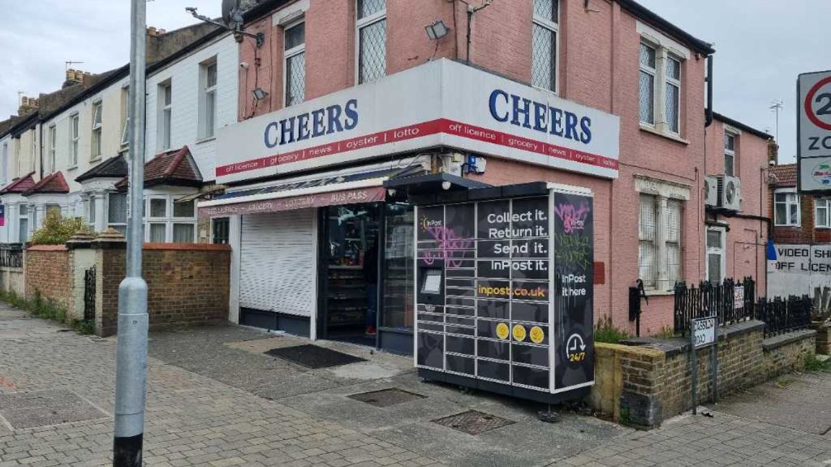 InPost locker at 79 Basildon Road 24/7 InPost Locker - Cheers, London