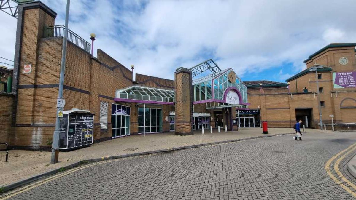 InPost locker at Sovereign Shopping Centre 24/7 InPost Locker - Sovereign Shopping Centre, Boscombe