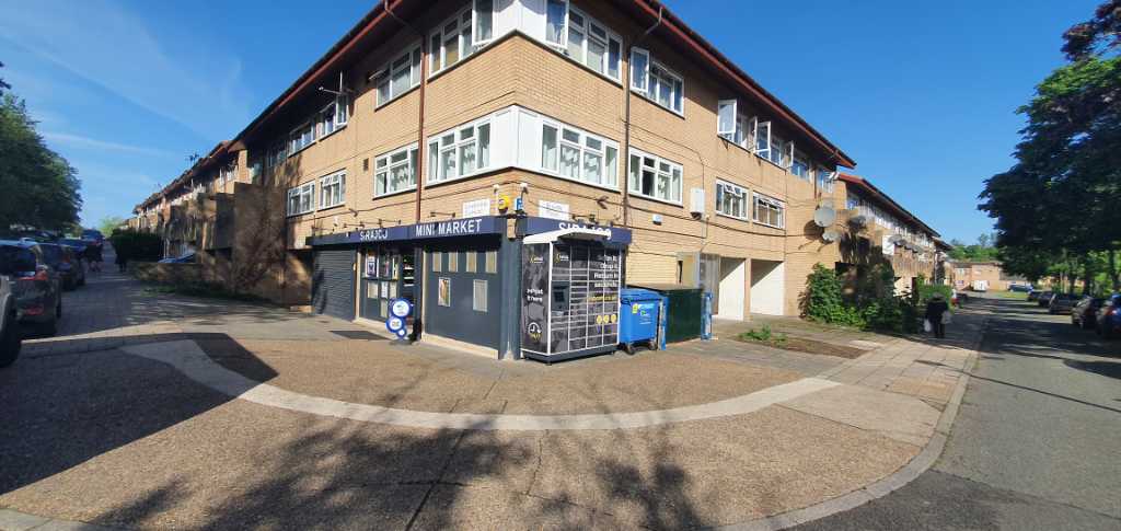 InPost locker at 329 Conniburrow Boulevard, Conniburrow 24/7 InPost Locker - Sirajco Mini Market, Milton Keynes