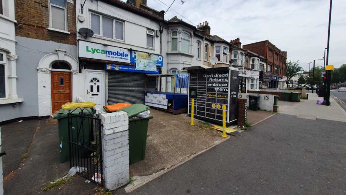 InPost locker at 501 Barking Road 24/7 InPost Locker - Filufijo Africa Continental Food Store, London