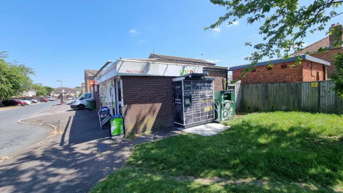 InPost locker at 34 Hogsmill Way, West Ewell, Epsom, Surrey 24/7 InPost Locker - Wey Stores, London