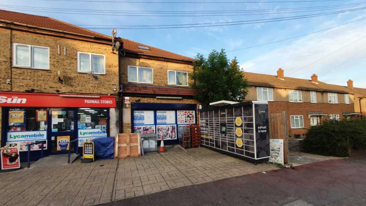 InPost locker at 77 Padnall Road, Dagenham, Romford 24/7 InPost Locker - Padnall Stores, London